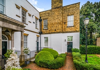 3 bedroom house to rent - Cedar Park, High Road, Chigwell, Essex, IG7